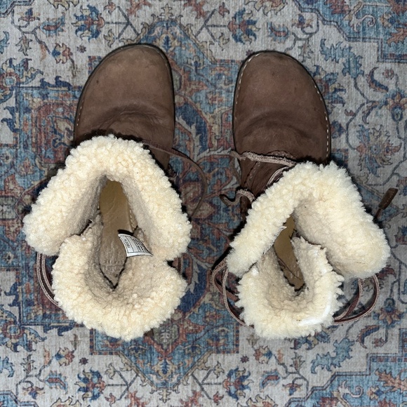 UGG Booties (7), Australia 5587 Brown Suede Leather Sheepskin - Picture 3 of 16